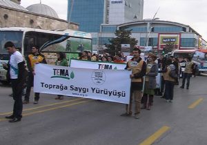 Yürüyüşe protesto mu vardı?